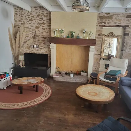 別荘 Charmante Maison De Village 30 Min Puy Dufou *