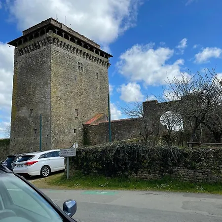 別荘 Charmante Maison De Village 30 Min Puy Dufou