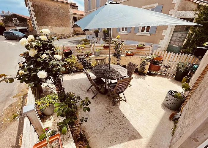 Dom wakacyjny Charmante Maison De Village 30 Min Puy Dufou Bazoges-en-Pareds